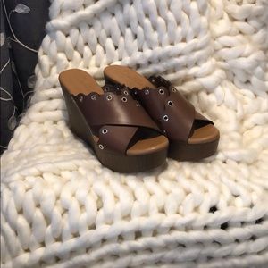 ***BRAND NEW*** Callisto Wedge